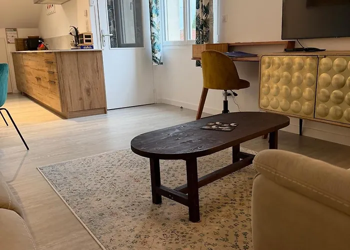 La Belle Cachette Apartment *